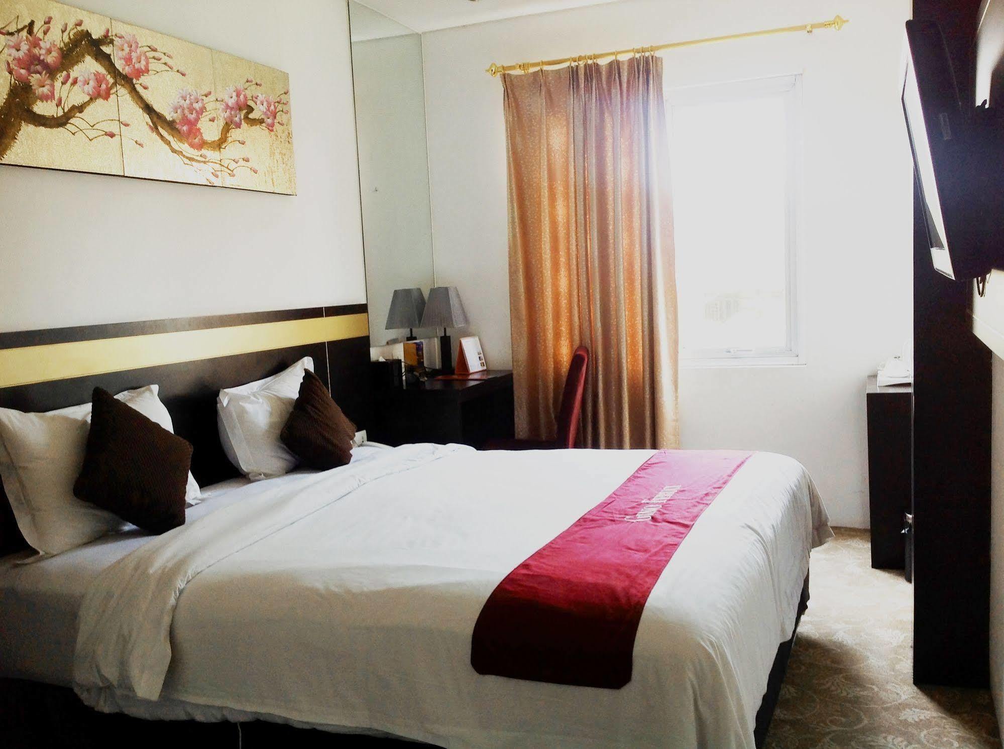 Hotel Gino Feruci Kebon Jati By Kagum 4*
