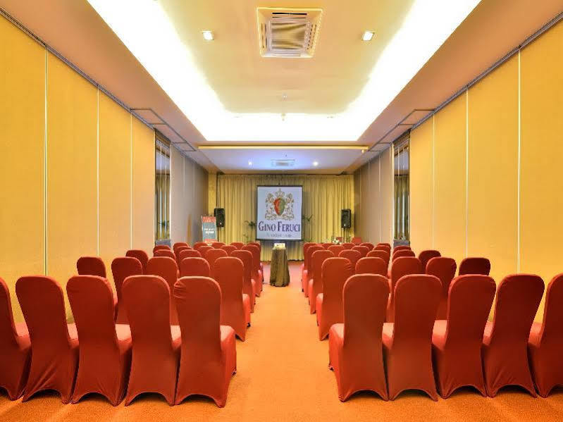 Gino Feruci Kebon Jati By Kagum Hotel 4*